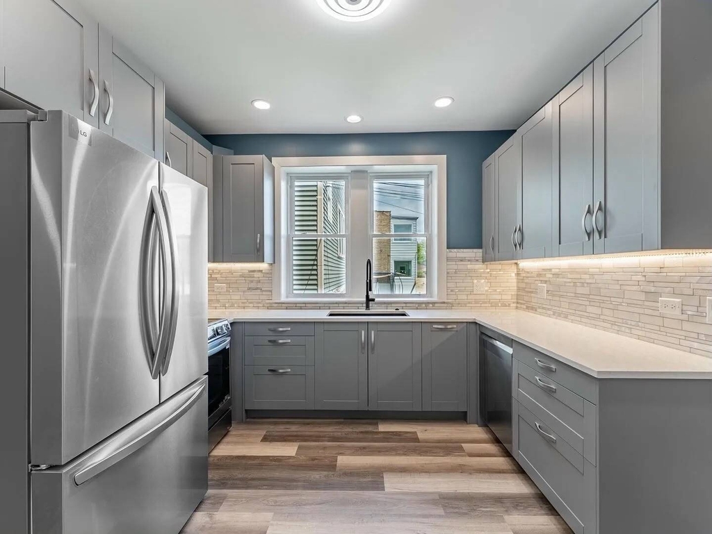 5131 W Roscoe Street - Photo 17