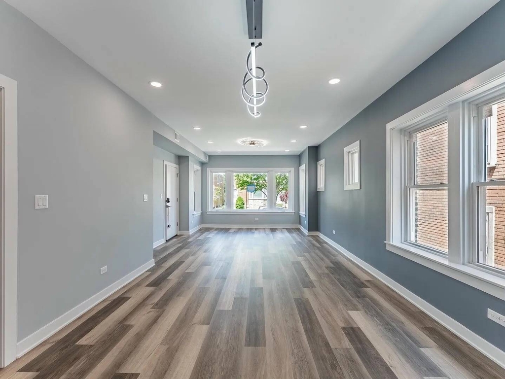 5131 W Roscoe Street - Photo 5