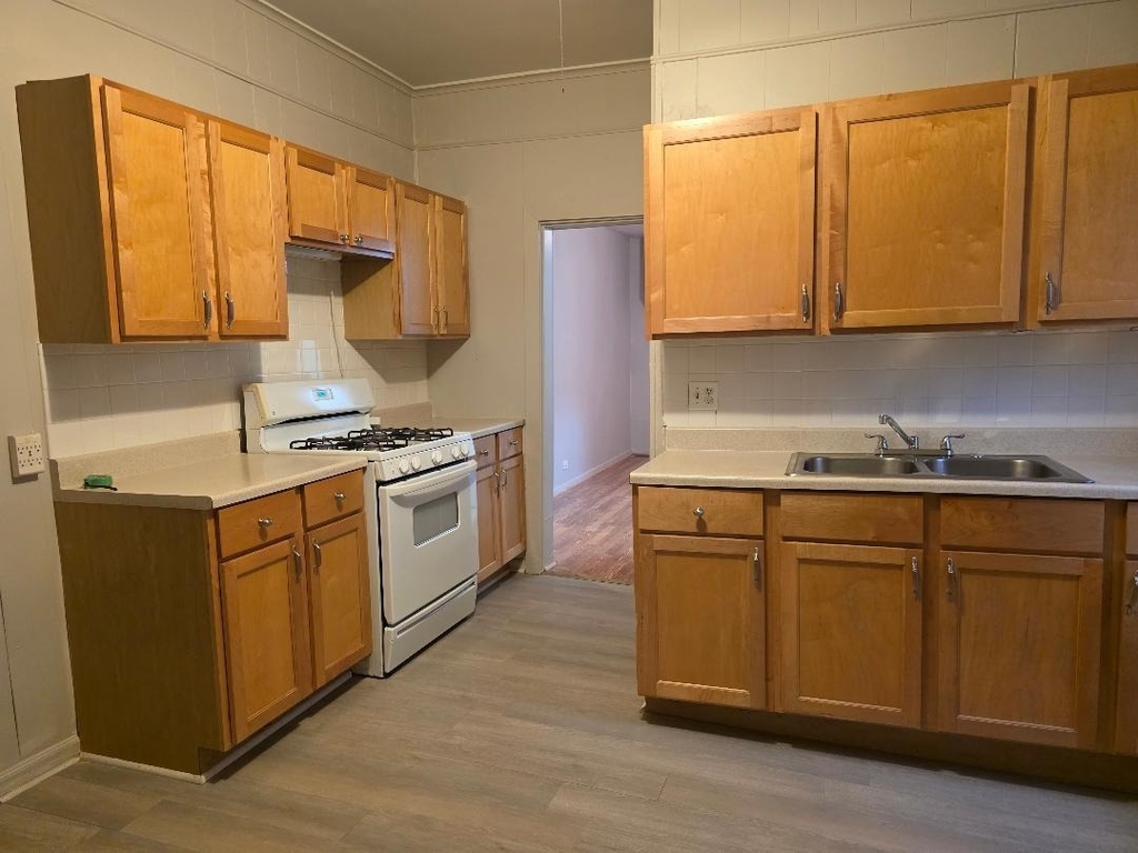 1712 W 33rd Place - Photo 5