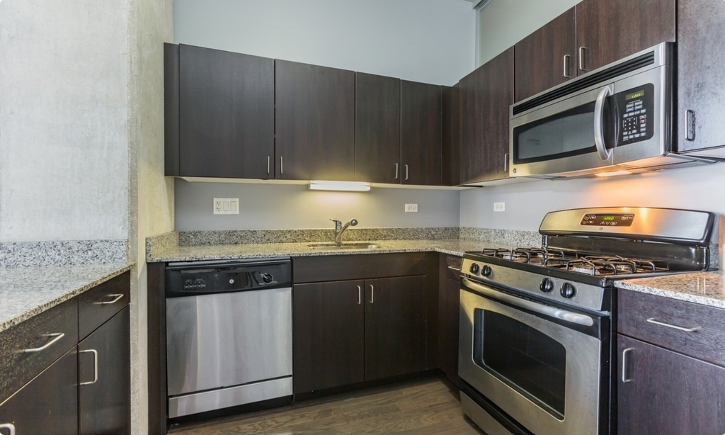 235 W Van Buren Street - Photo 6