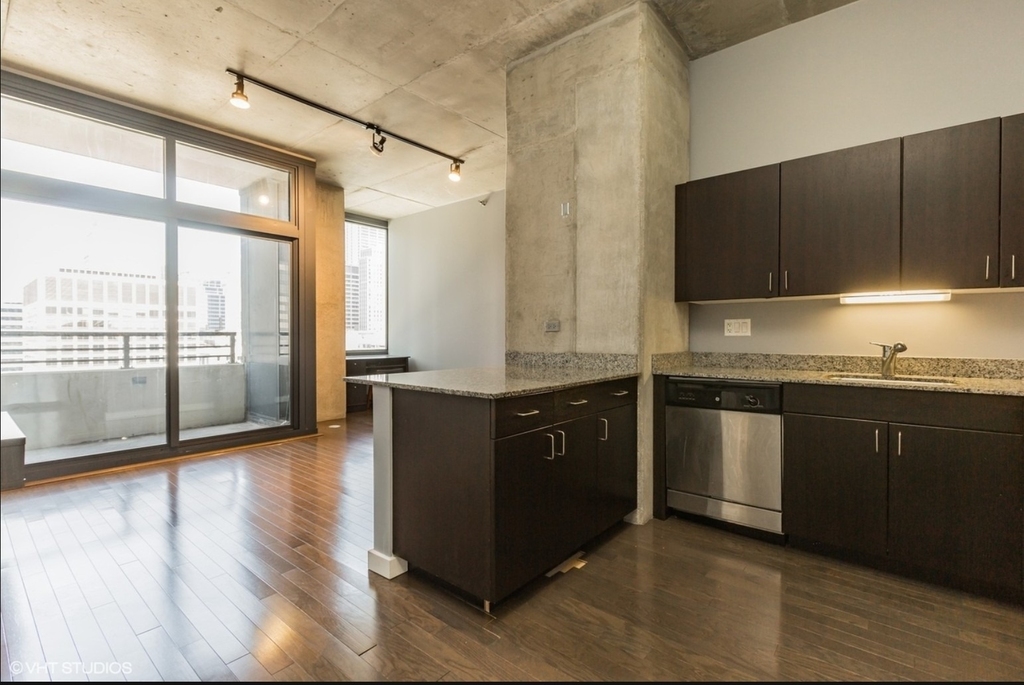235 W Van Buren Street - Photo 4