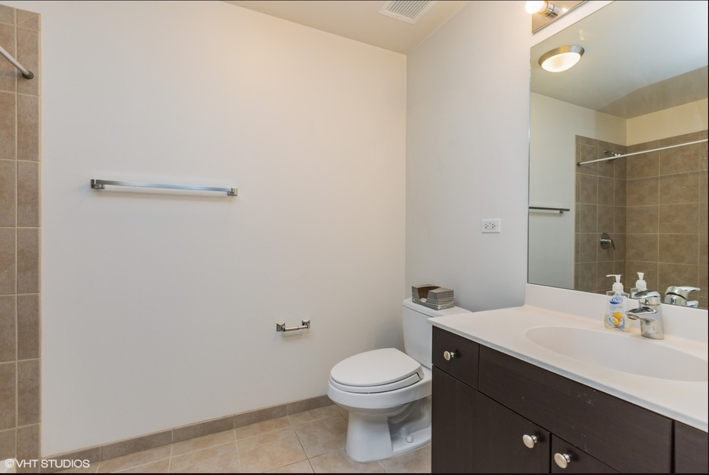 235 W Van Buren Street - Photo 12