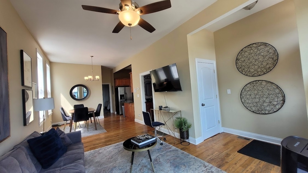 1612 W 17th Street - Photo 1