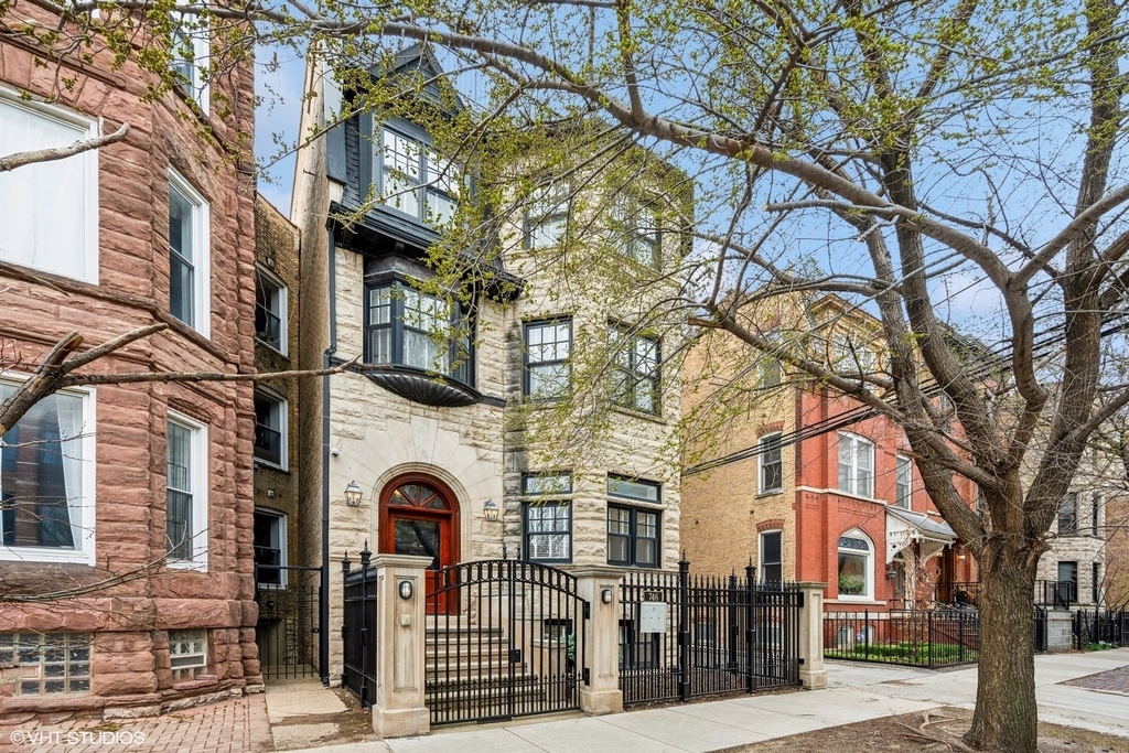 746 W Belden Avenue - Photo 0