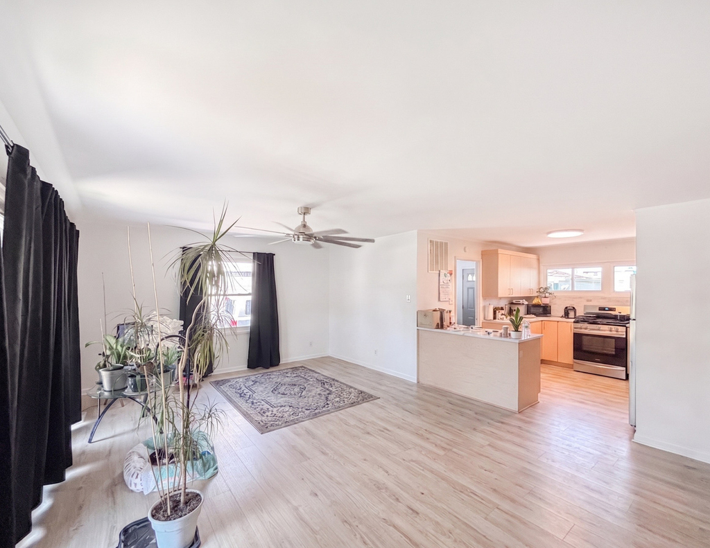 1113 Bristol Avenue - Photo 2