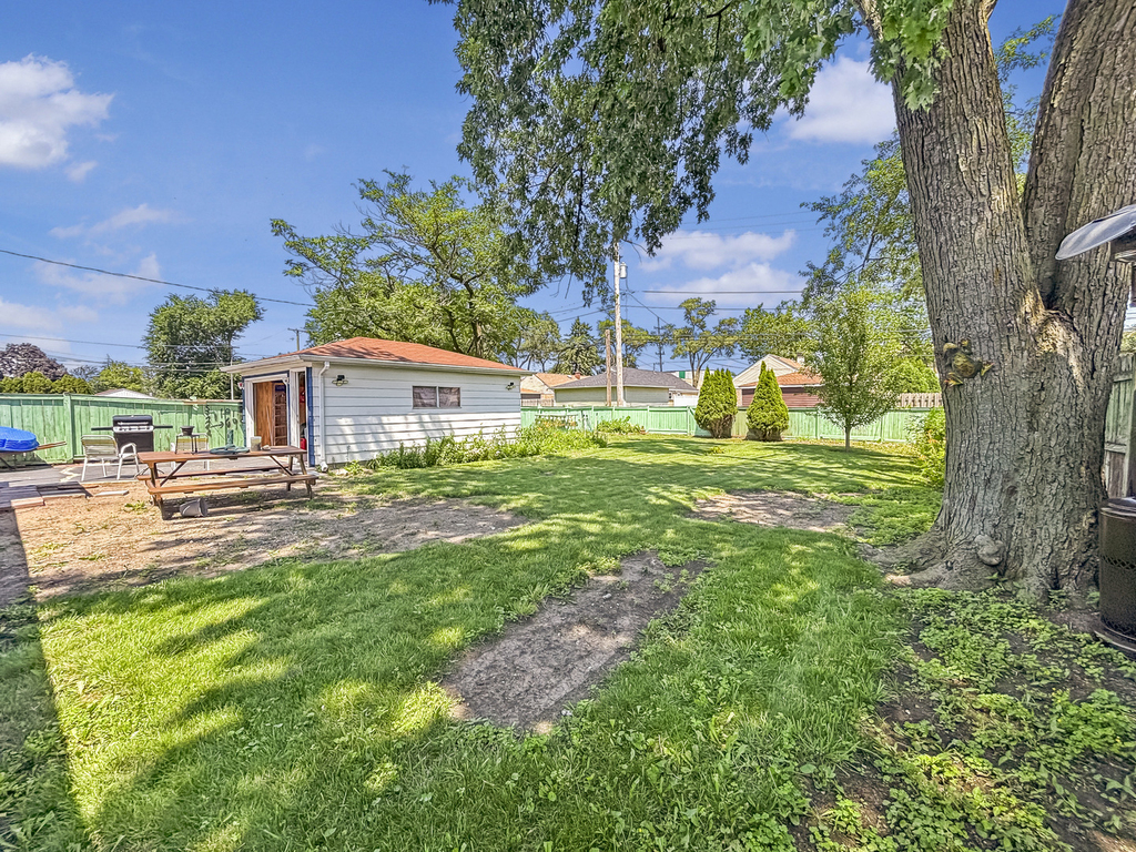 1113 Bristol Avenue - Photo 9