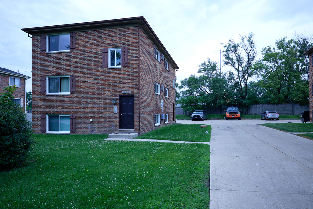 21w215 Tee Lane - Photo 0