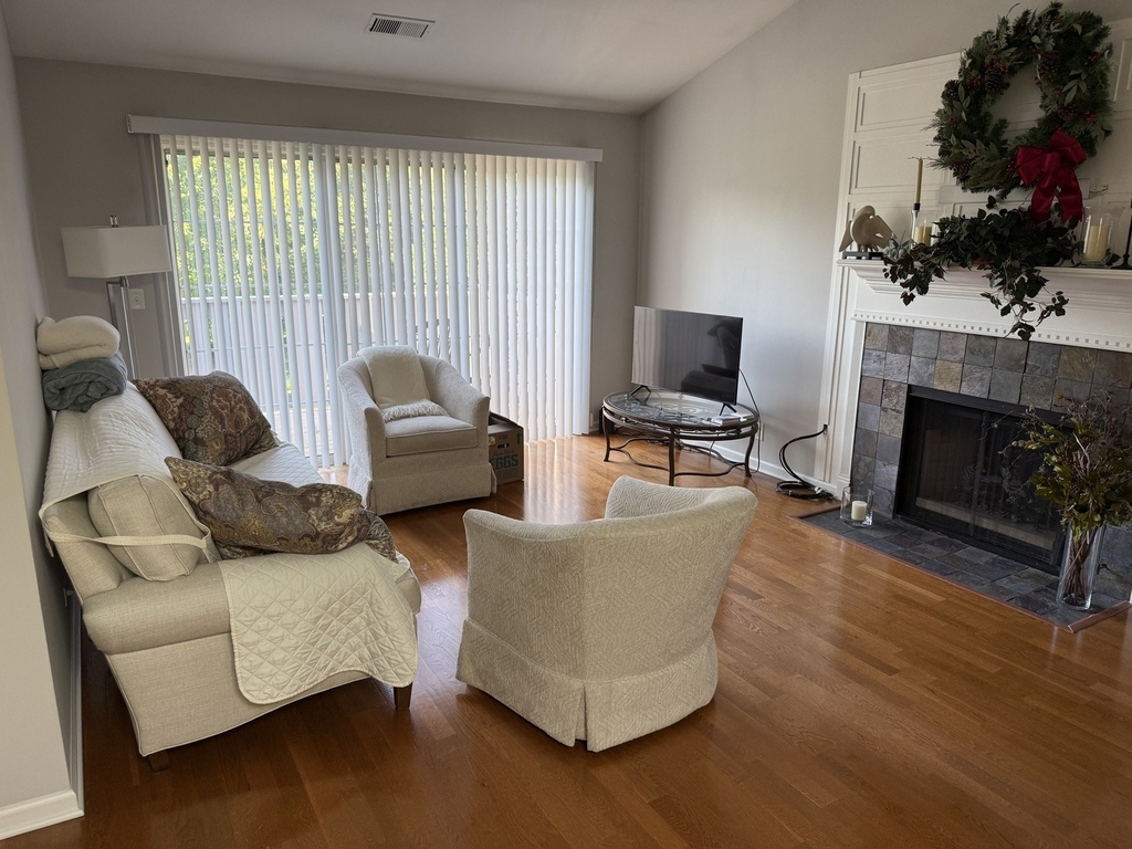 1907 Gresham Circle - Photo 2