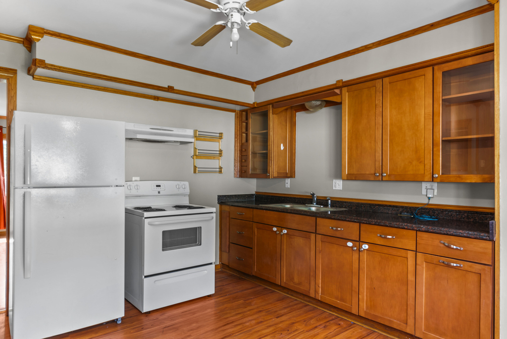 1072 N Highland Avenue - Photo 4