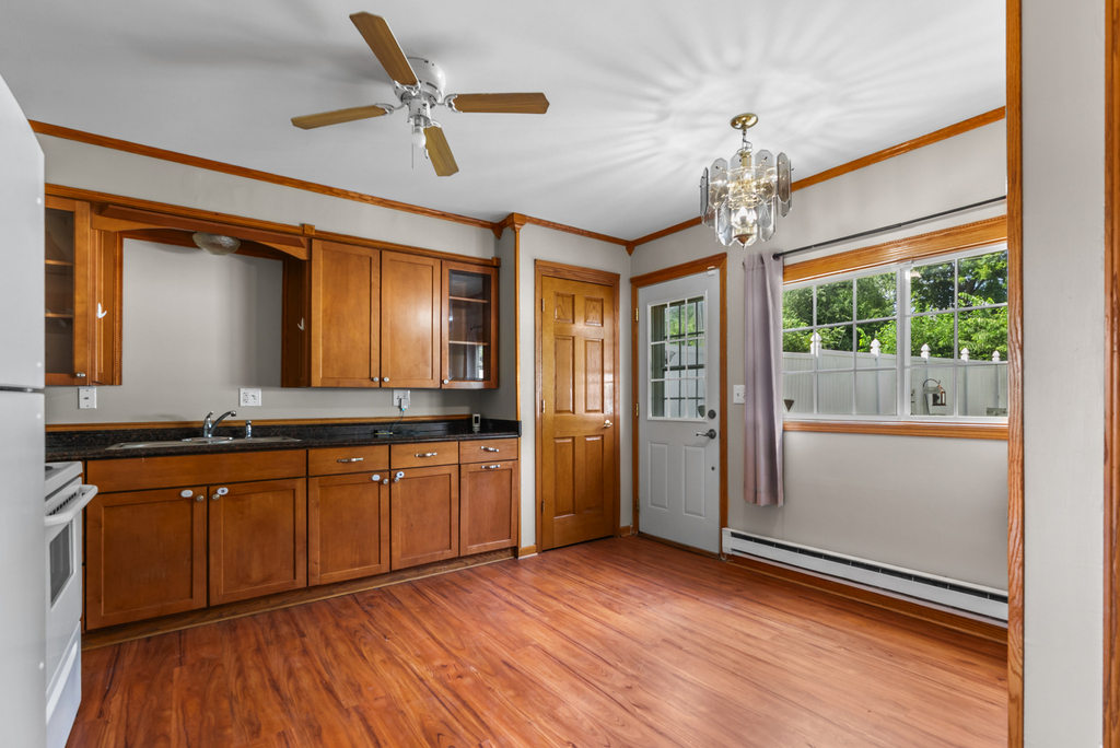 1072 N Highland Avenue - Photo 3