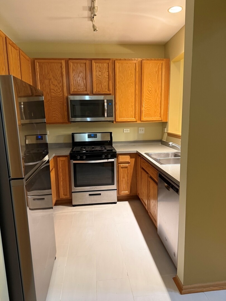 2261 Barrington Drive E - Photo 3