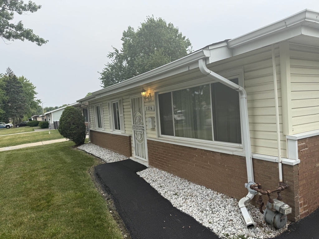 1374 Forest Place - Photo 13