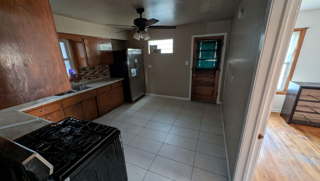 1619 E 86th Place - Photo 2