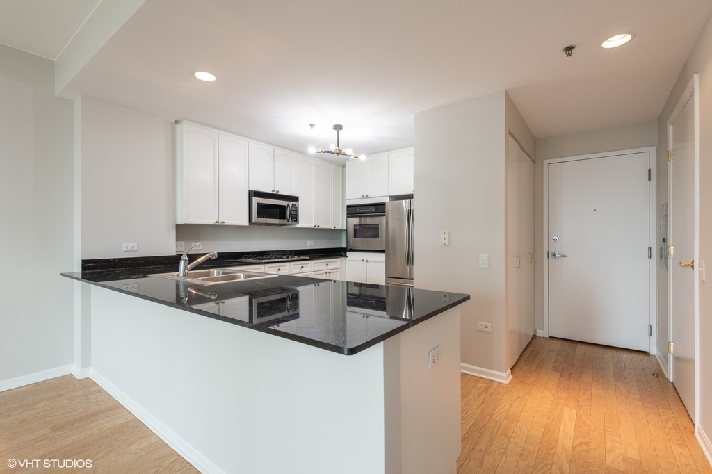 1515 S Prairie Avenue - Photo 2