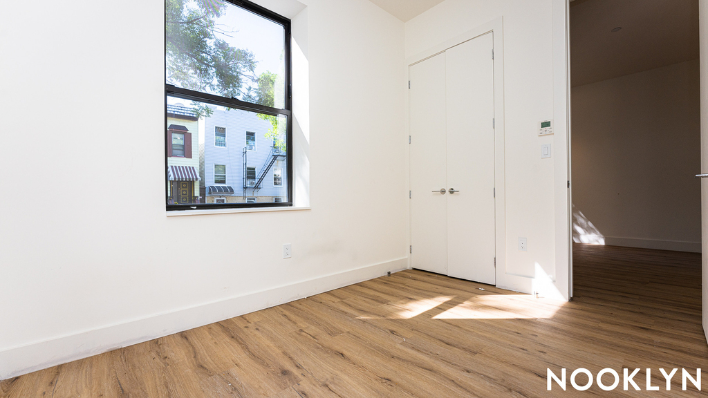 119 Eagle St 11222 - Photo 8