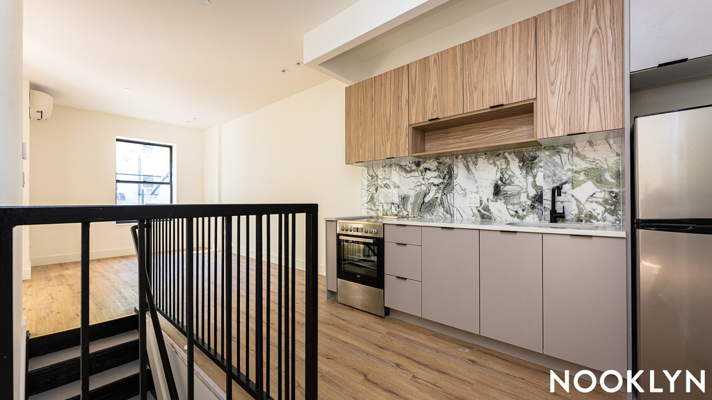 119 Eagle St 11222 - Photo 15