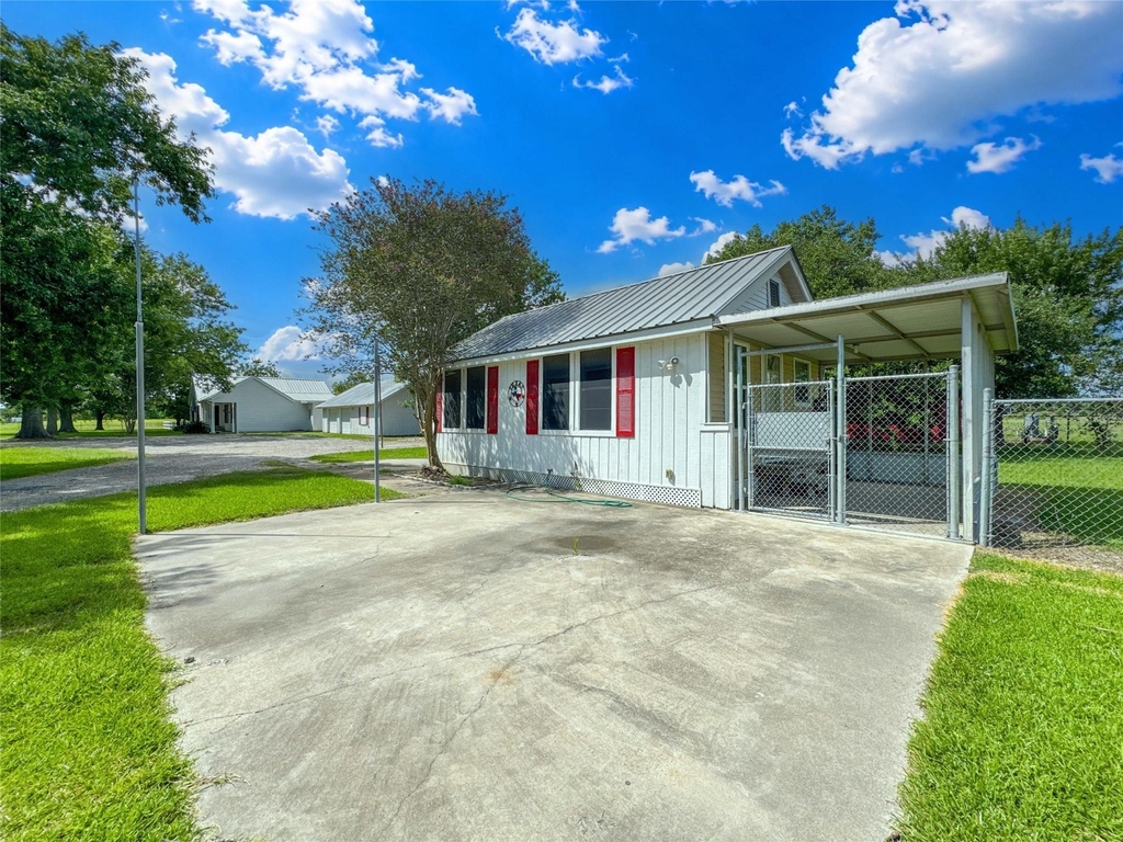 18027 W Clover Lane - Photo 3