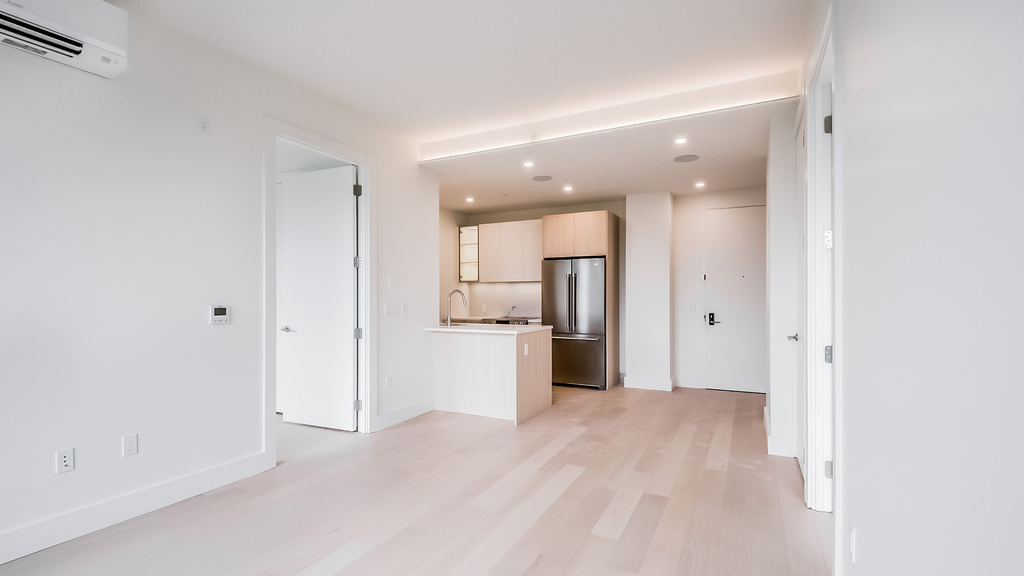 218 Front St 11201 - Photo 2