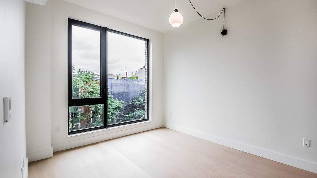 218 Front St 11201 - Photo 5