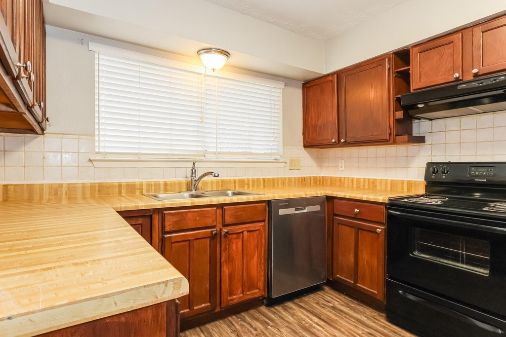 20327 Bridgedale Lane - Photo 8