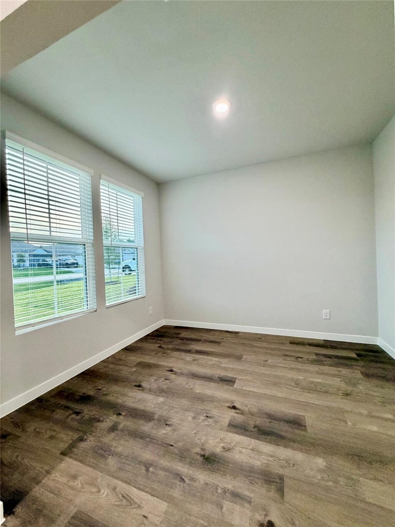 533 Shoreview Drive - Photo 5