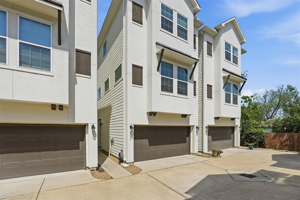 2057 Sherwood Forest Street - Photo 2