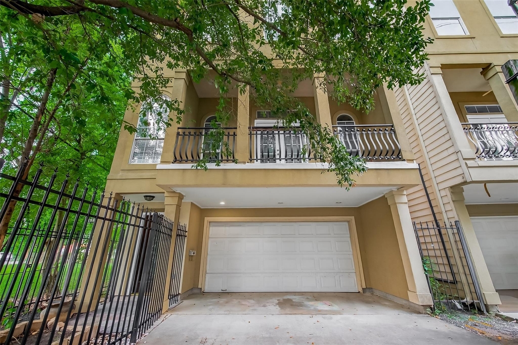 1015 Stanford Street - Photo 0