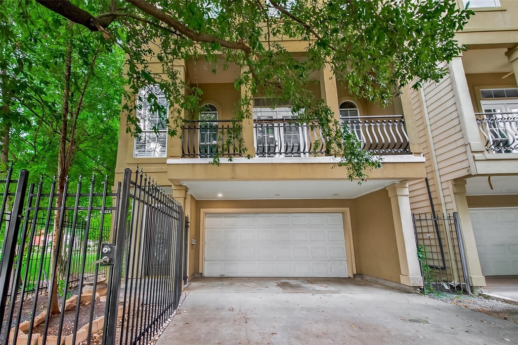 1015 Stanford Street - Photo 1