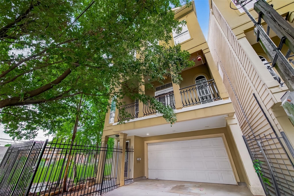 1015 Stanford Street - Photo 3