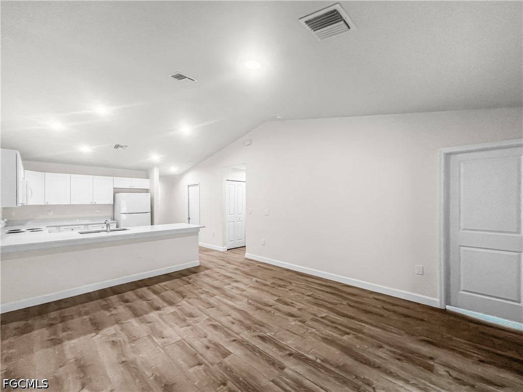 745 Harry Avenue S - Photo 9