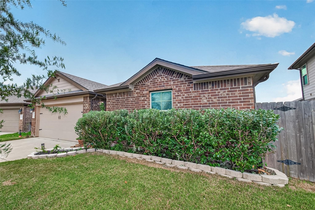 811 Petunia Falls Lane - Photo 1