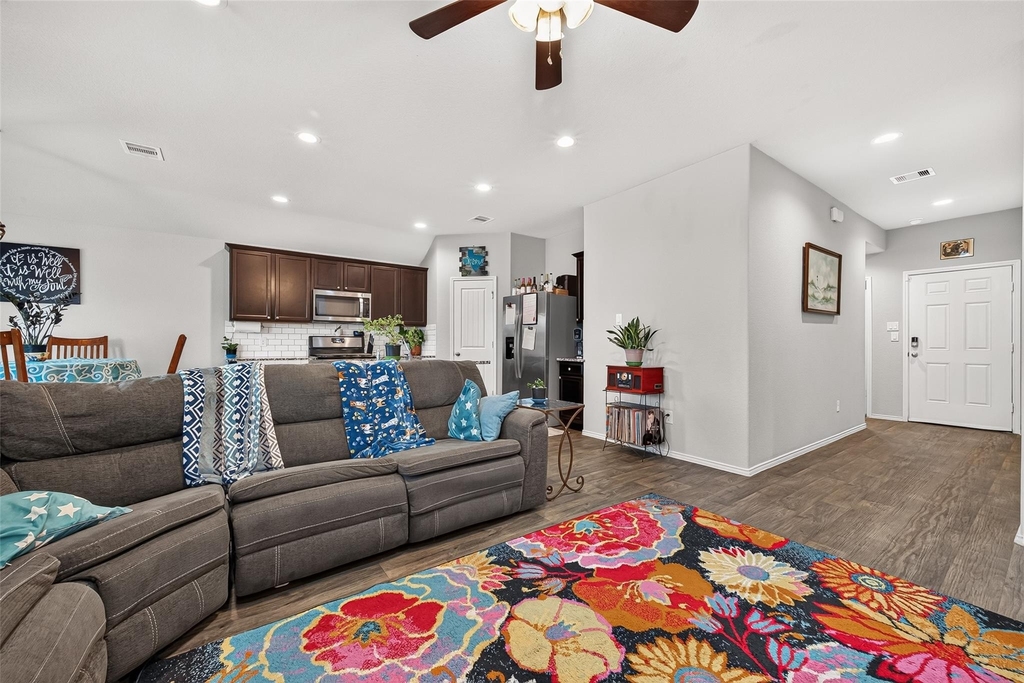 811 Petunia Falls Lane - Photo 10
