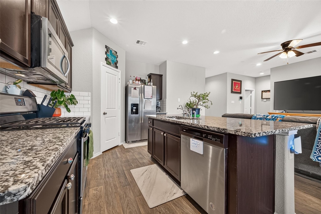 811 Petunia Falls Lane - Photo 15