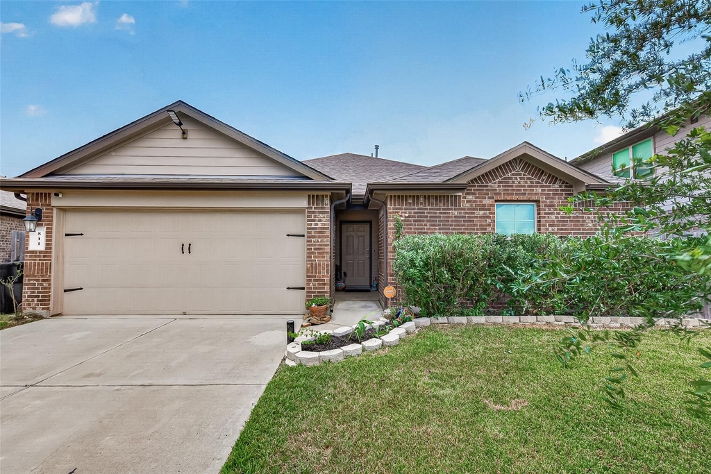 811 Petunia Falls Lane - Photo 0