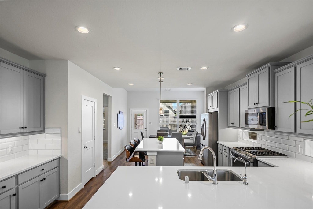 7115 Prairie Heights Drive - Photo 11