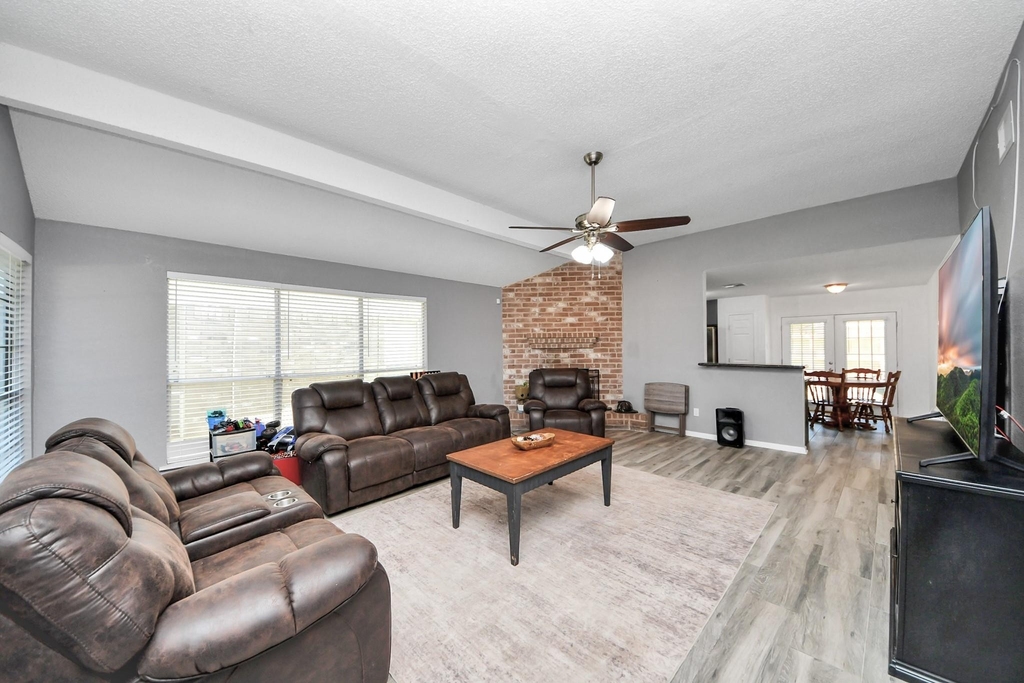 11031 Kirkmead Drive - Photo 4