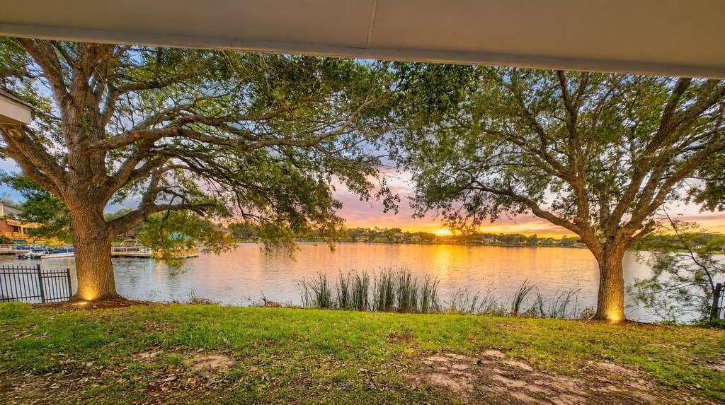 4018 Crystal Lake Circle N - Photo 31