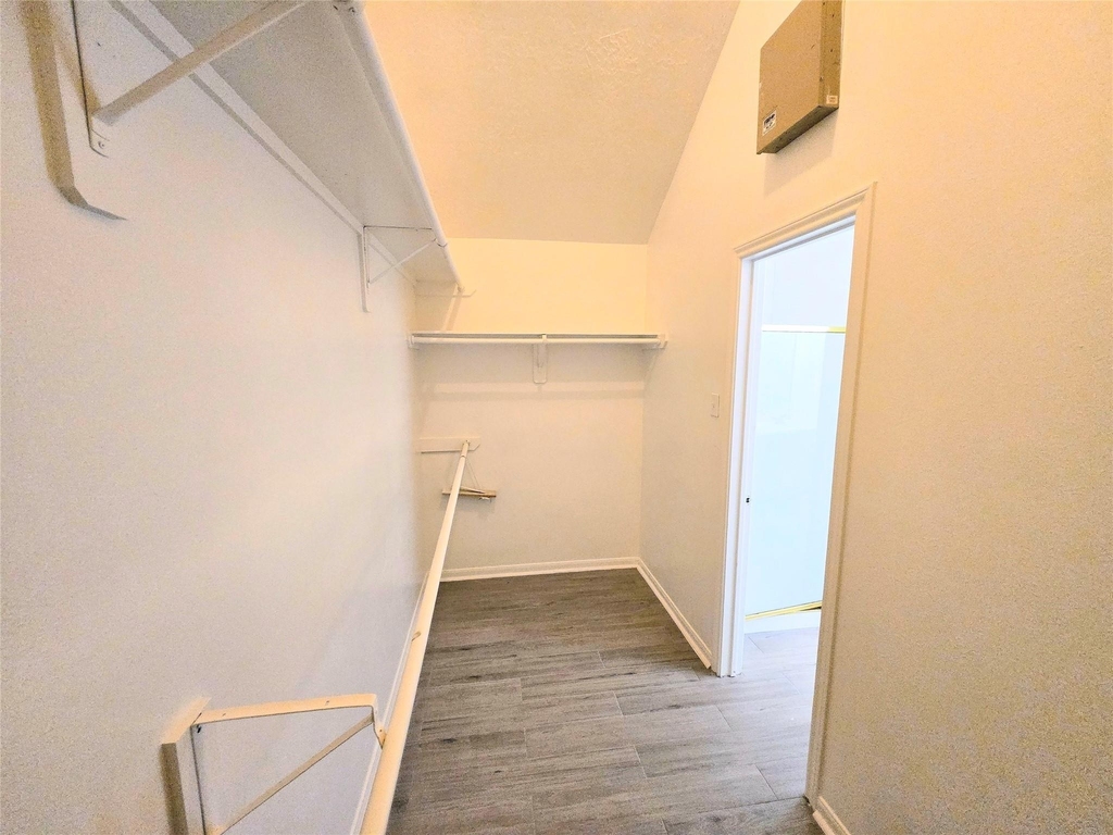 4018 Crystal Lake Circle N - Photo 25