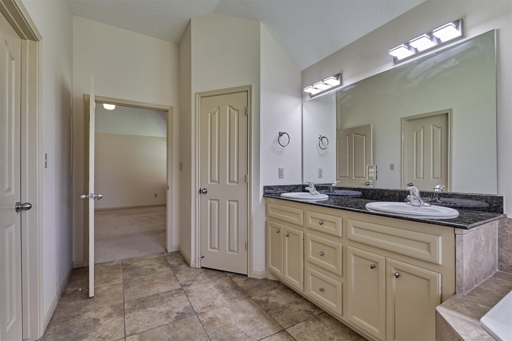 13511 Summer Hill Drive - Photo 9