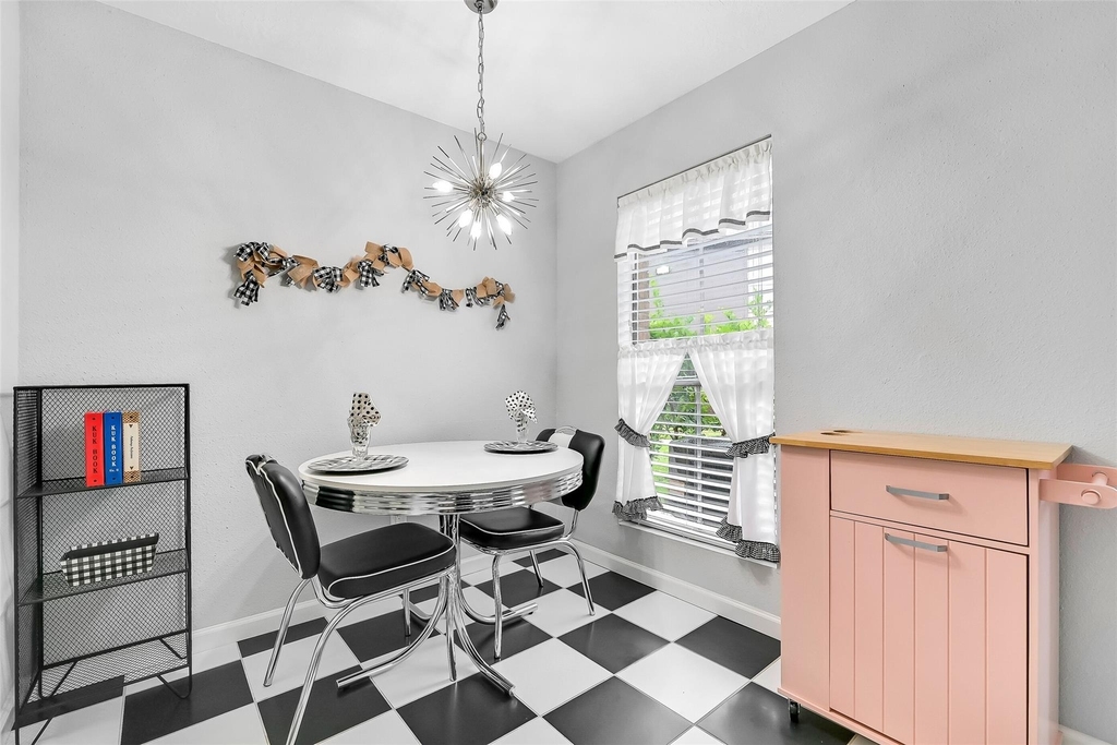 1500 Bay Area Boulevard - Photo 5