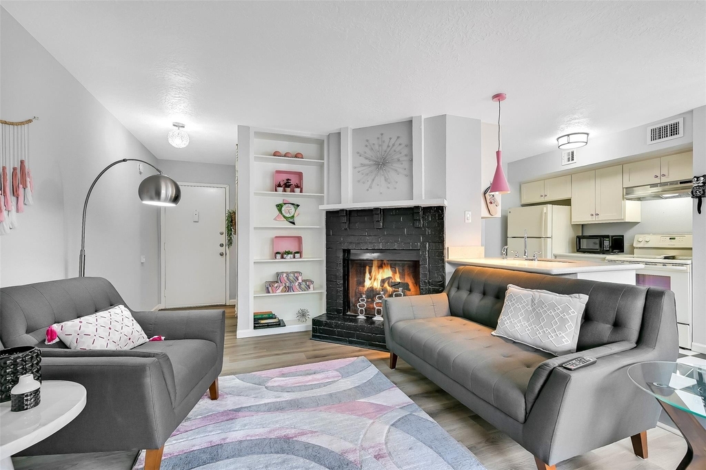 1500 Bay Area Boulevard - Photo 4