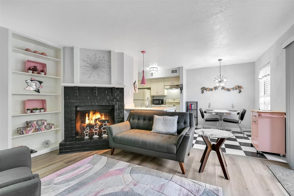 1500 Bay Area Boulevard - Photo 3