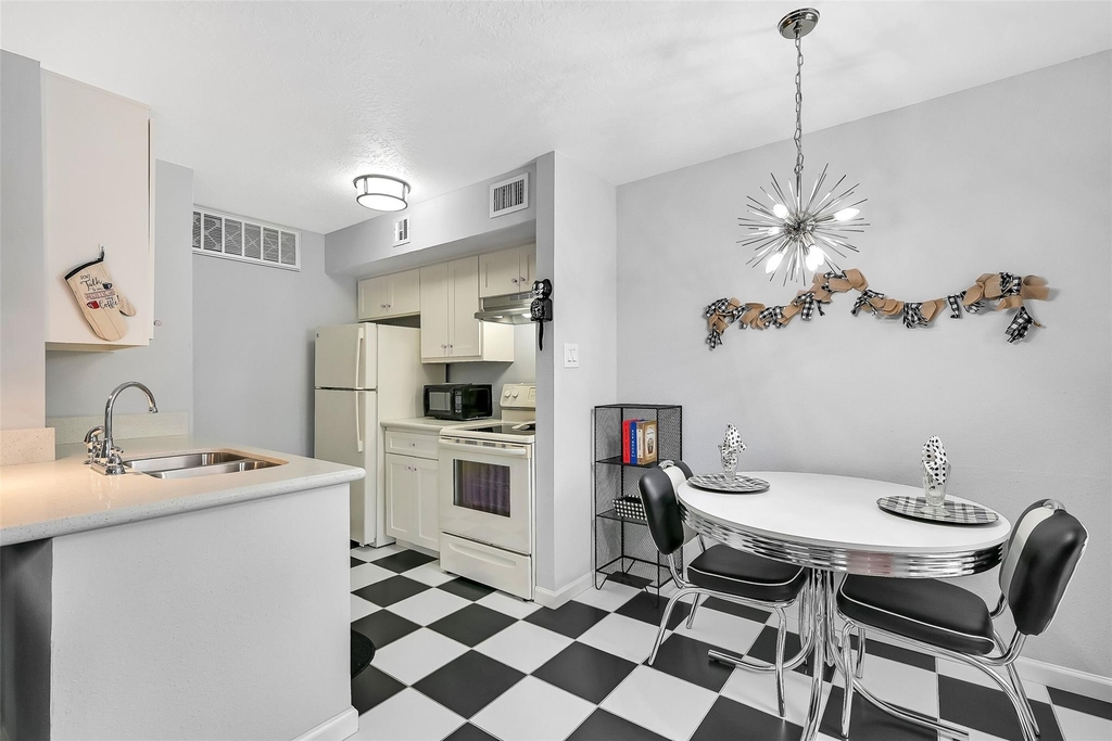 1500 Bay Area Boulevard - Photo 6