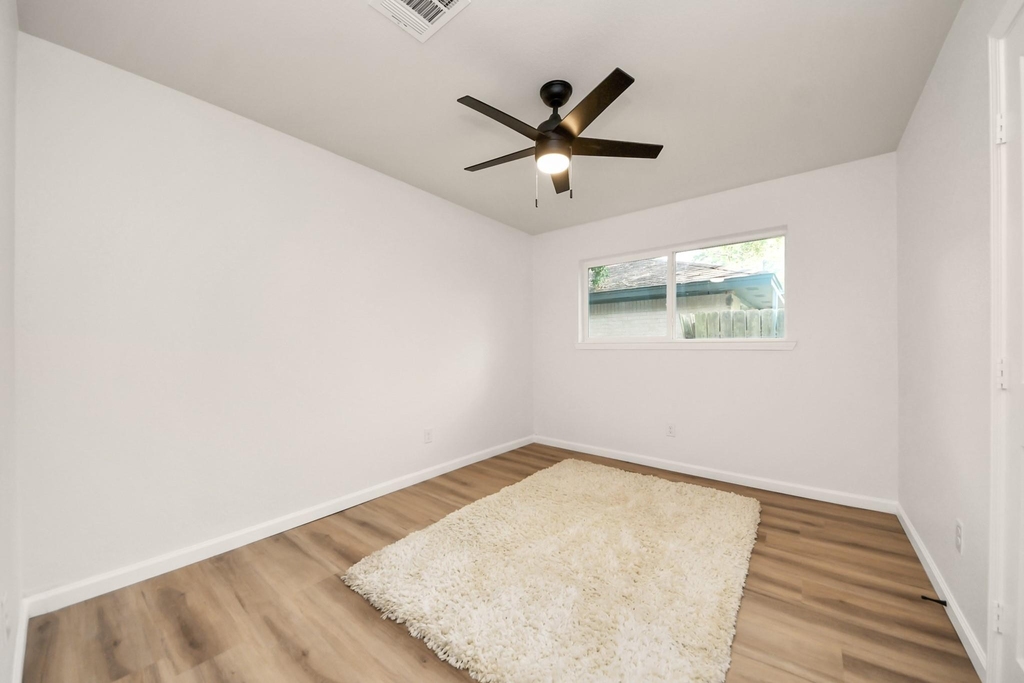 2407 Crestdale Dr - Photo 32