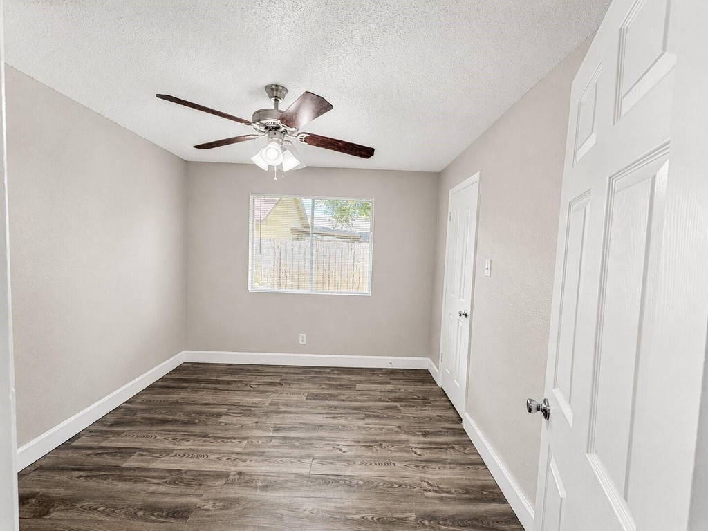 10806 Parkland Woods Drive - Photo 7
