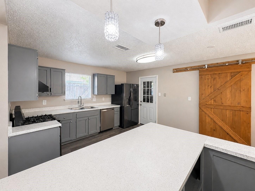10806 Parkland Woods Drive - Photo 3