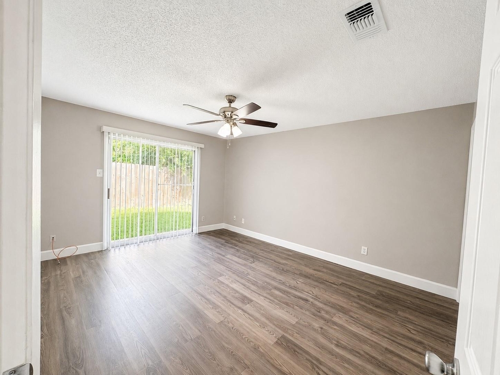 10806 Parkland Woods Drive - Photo 6