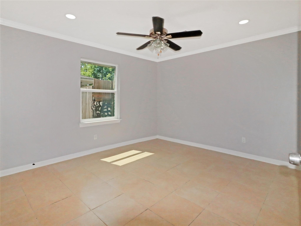8711 Shadow Crest Street - Photo 4