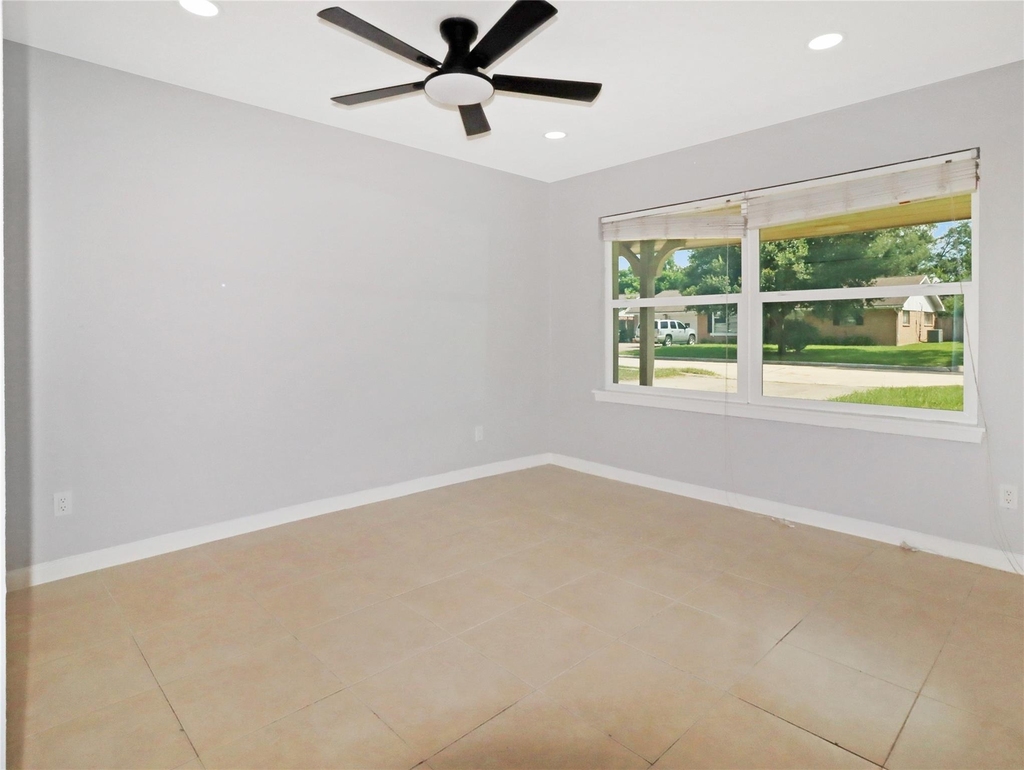 8711 Shadow Crest Street - Photo 7