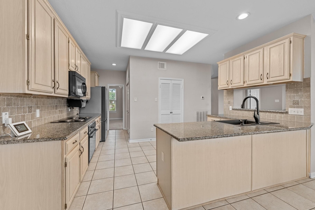 1602 Seminole Street - Photo 8